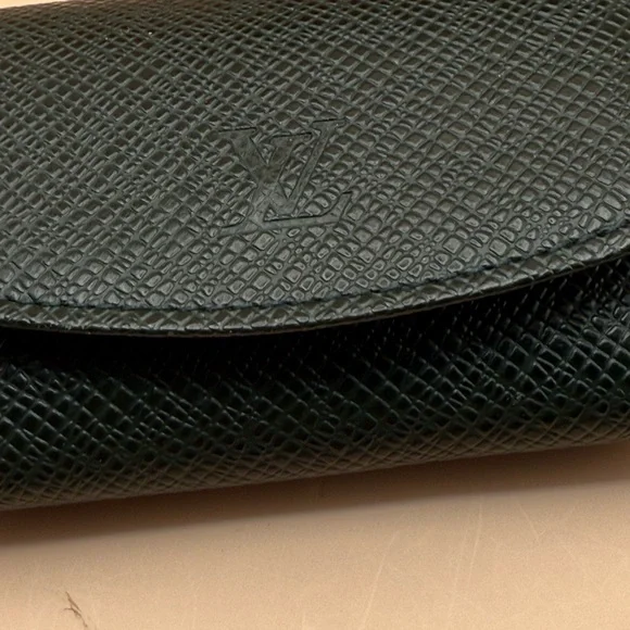 Louis Vuitton airplane cufflinks with a leather case and gift box - Picture 5 of 6